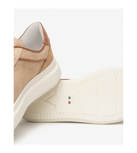 E615282D_420_05-768x960