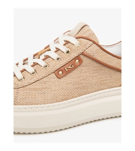 E615282D_420_04-768x960