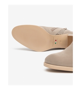 E615110D_451_05-768x960