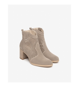 E615110D_451_03-768x960