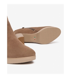 E615081D_442_05-768x960