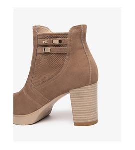 E615081D_442_04-768x960