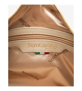 E644082D_740_05-768x960