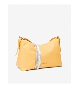 E644082D_743_03-768x960