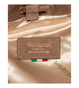 E644126D_442_05-768x960