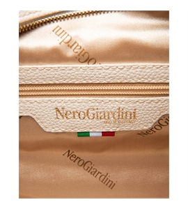 E644200D_710_05-768x960